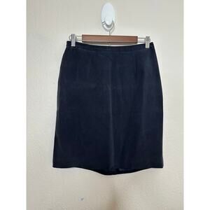 Chaus Womans Size 10P Knee Length Black 100% Silk Professional Career Work skirt